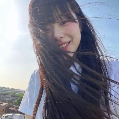 穿风信子蓝的少女